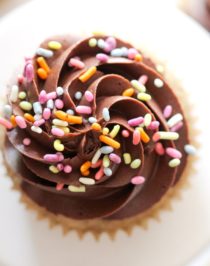 Healthy Gluten Free Vanilla Cupcakes